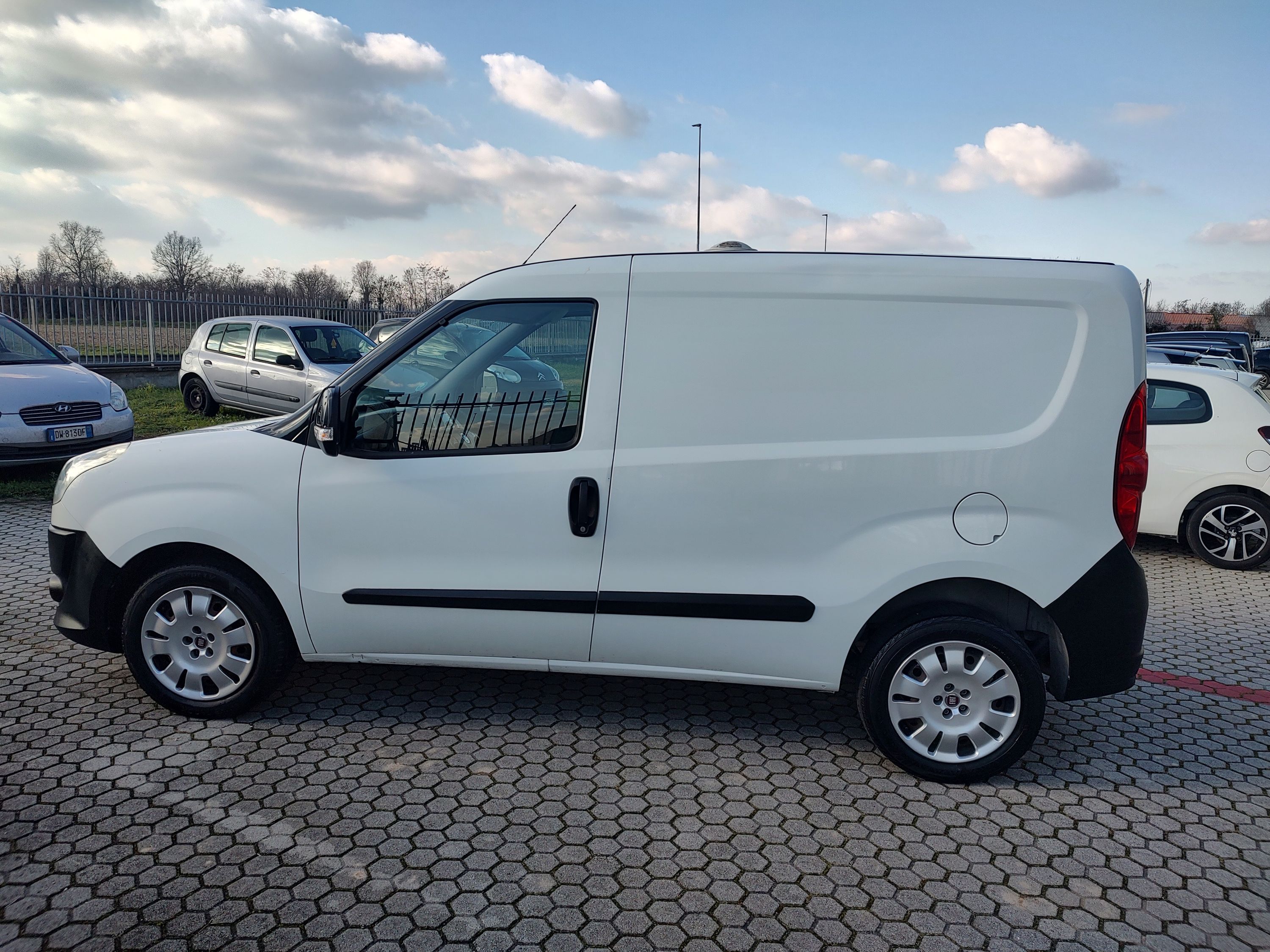 Fiat Doblo 1.4 tjt natural power Emotion 120cv 2014 — foto 2