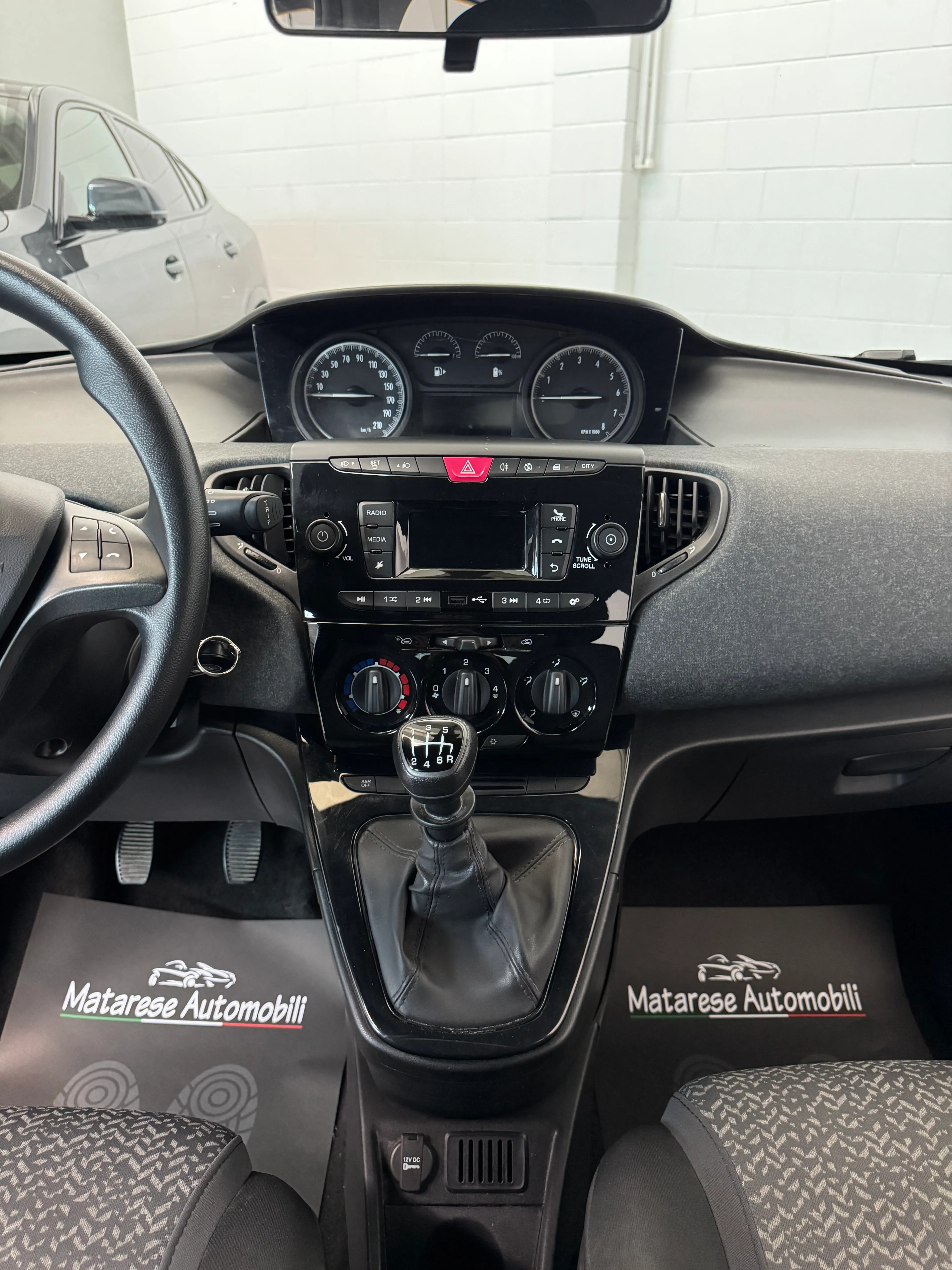 Lancia Ypsilon Hybrid 5p 1.0cc 70cv Bluetooth+Clima OK Neopatentati 2022 — foto 13