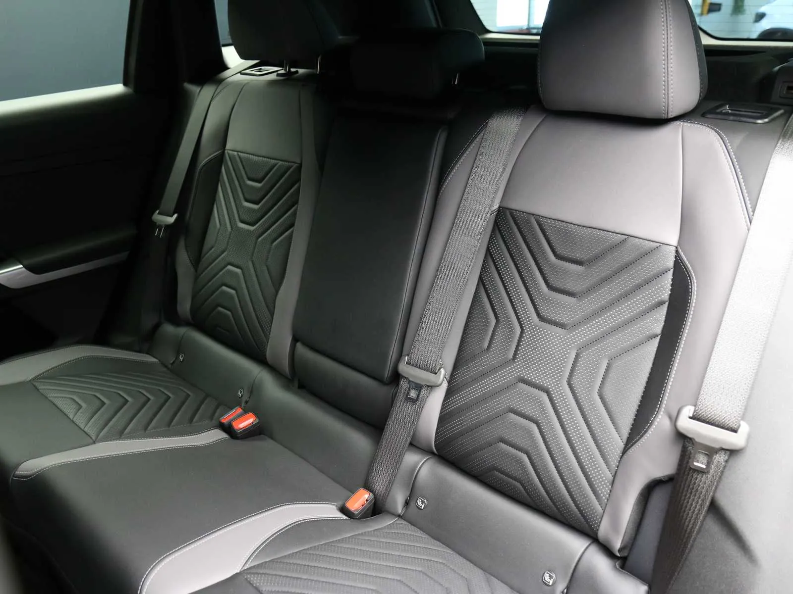 Jeep Compass 1.2 turbo e-hybrid mhev Summit fwd 145cv edct6 2026 — foto 37