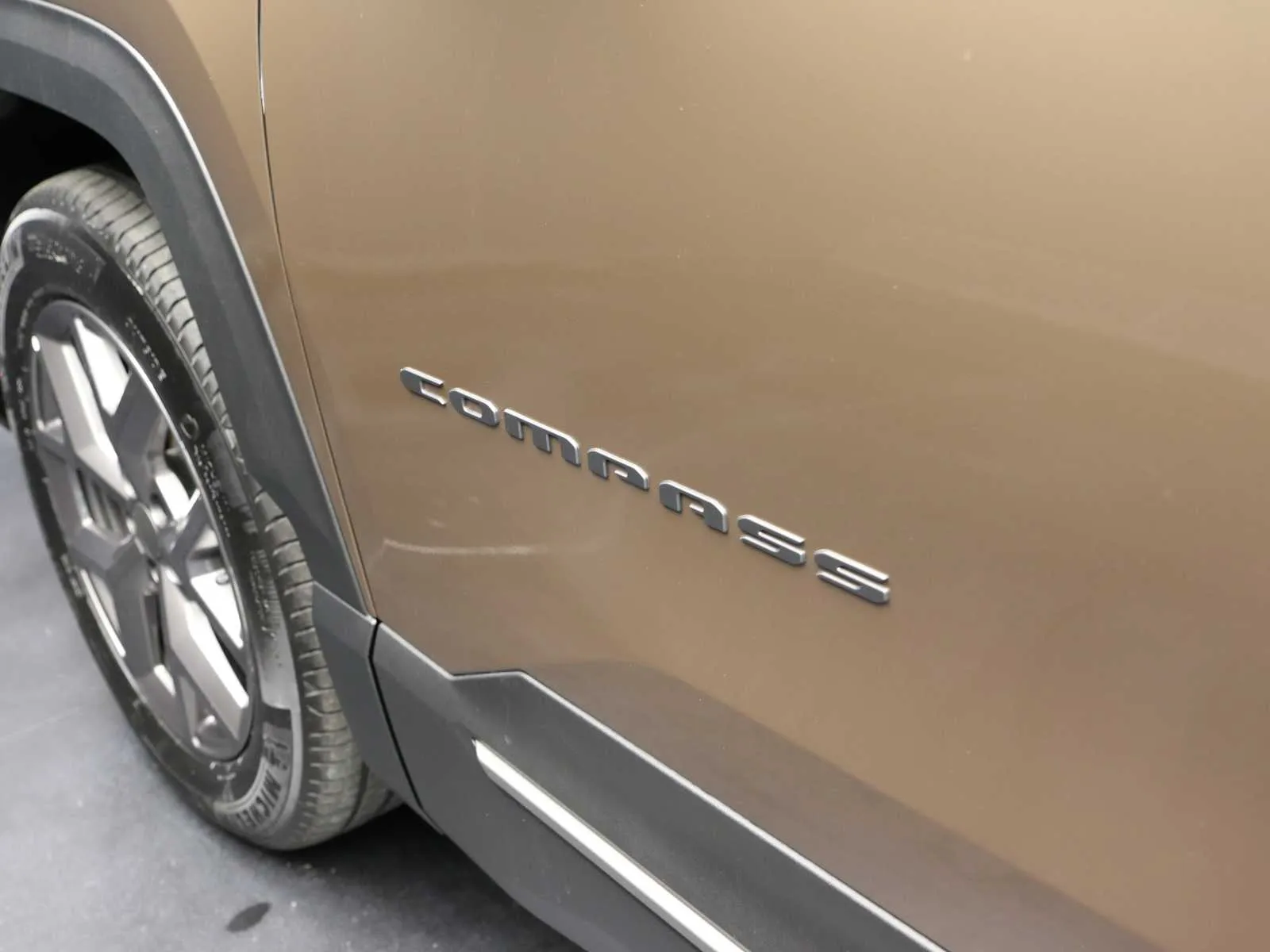 Jeep Compass 1.2 turbo e-hybrid mhev Summit fwd 145cv edct6 2026 — foto 43