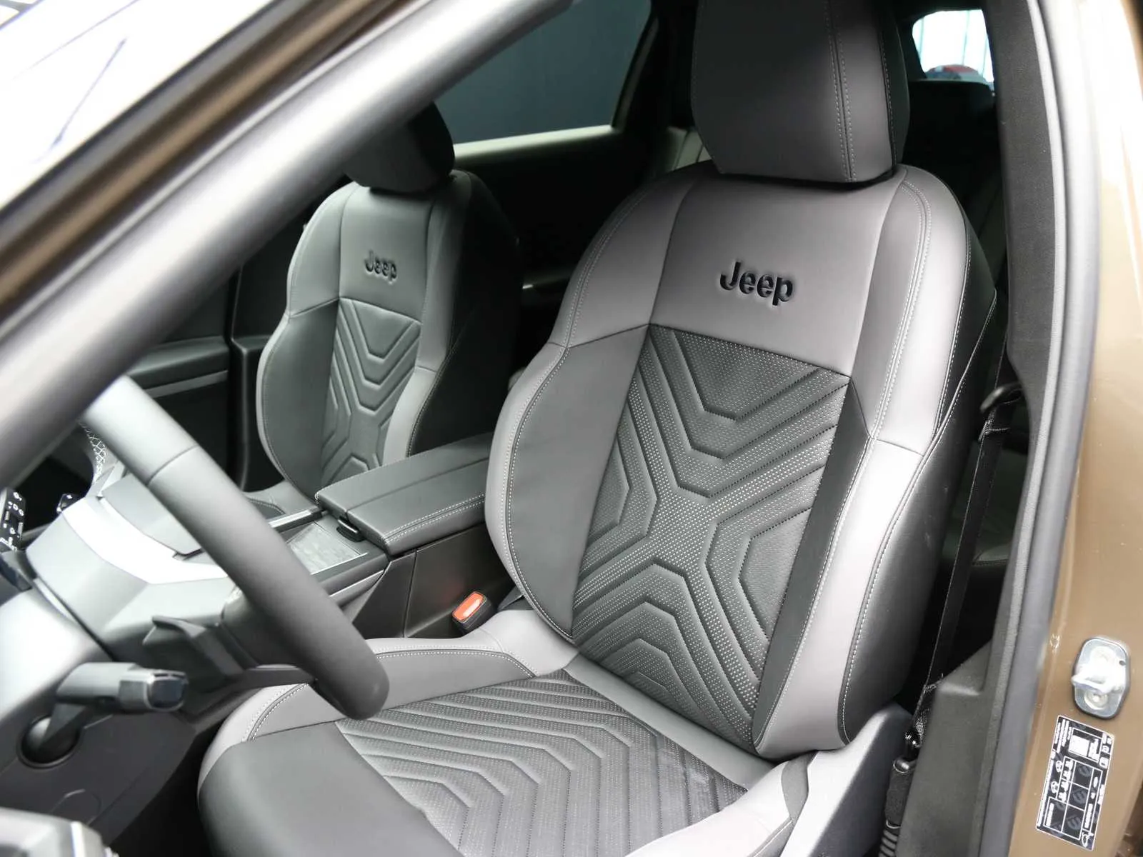 Jeep Compass 1.2 turbo e-hybrid mhev Summit fwd 145cv edct6 2026 — foto 33