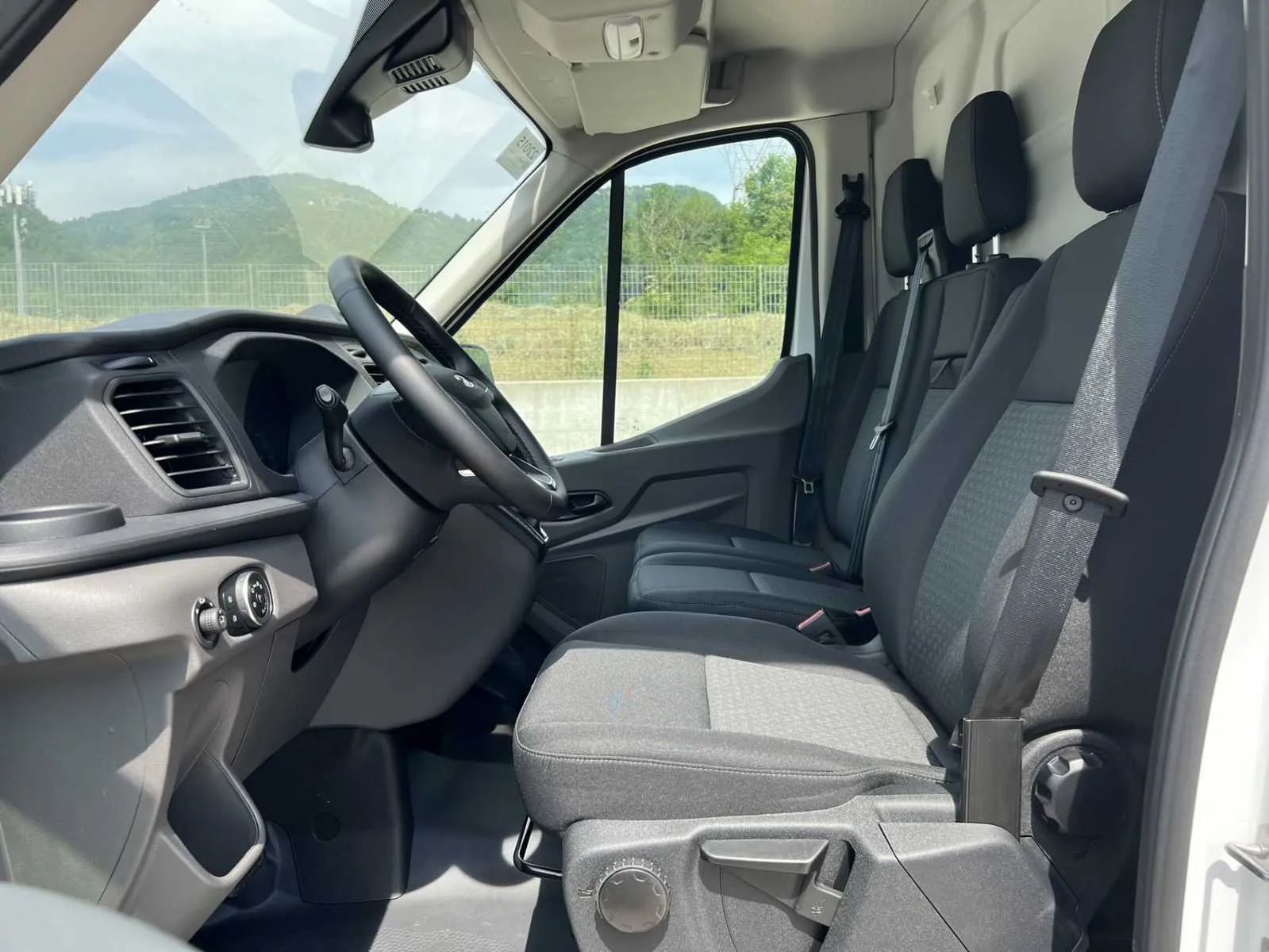 Ford Transit 310 fwd 2.0 ecoblue 130cv trend L2H2 auto 2025 — foto 3