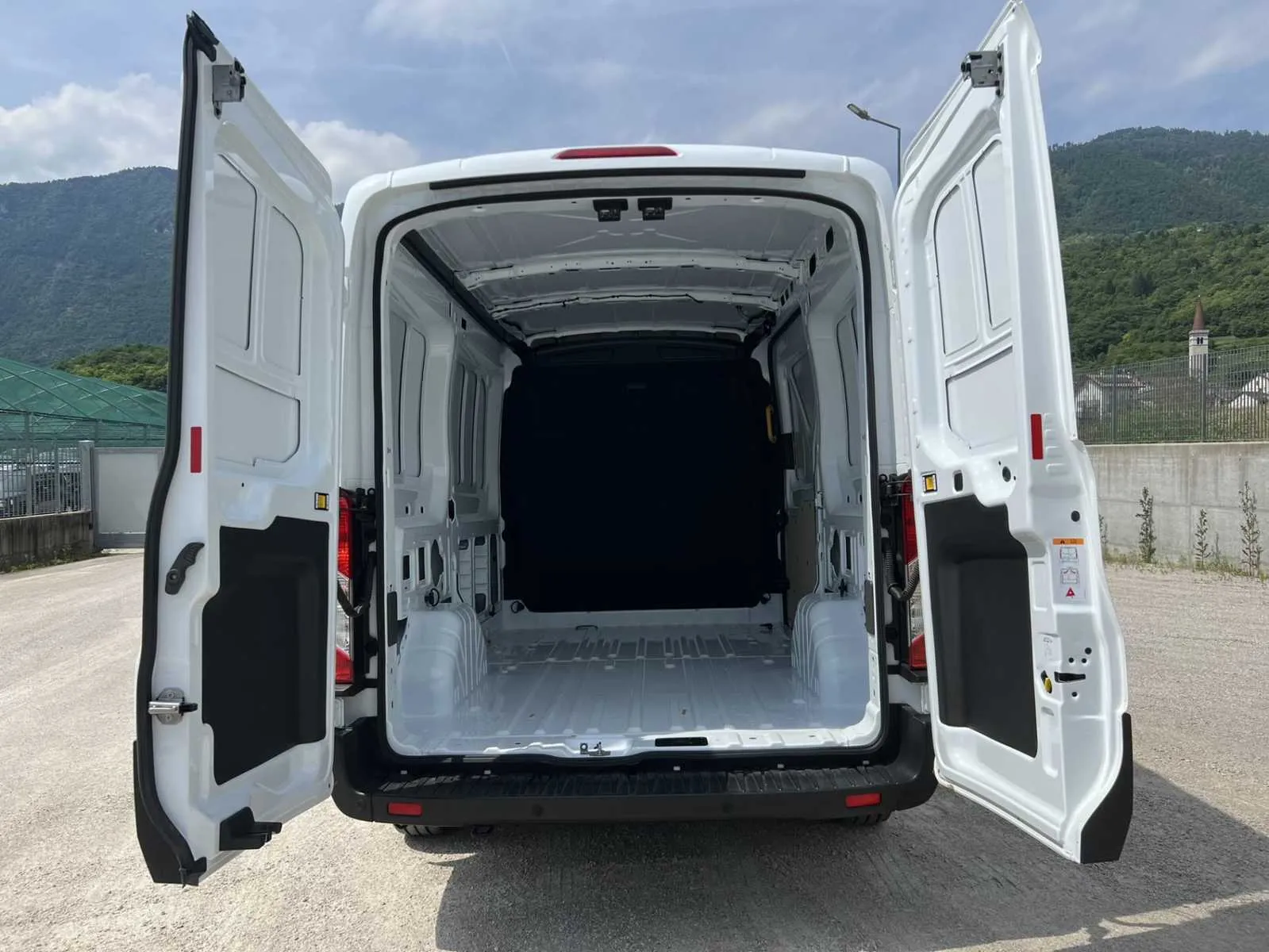 Ford Transit 310 fwd 2.0 ecoblue 130cv trend L2H2 auto 2025 — foto 5