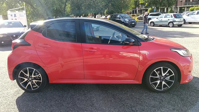 Toyota Yaris 1.5h Premiere 2020