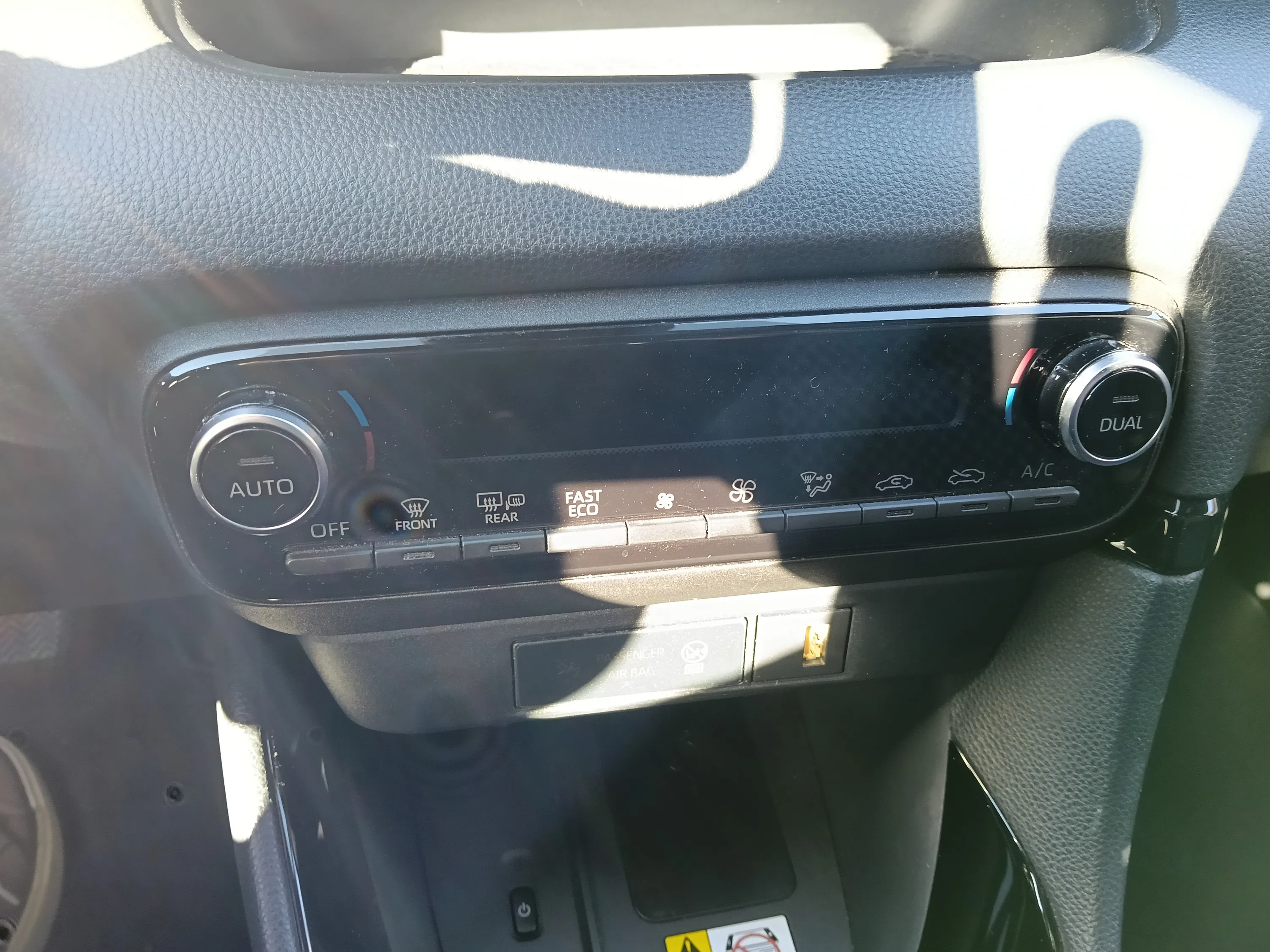 Toyota Yaris 1.5h Premiere 2020 — foto 13