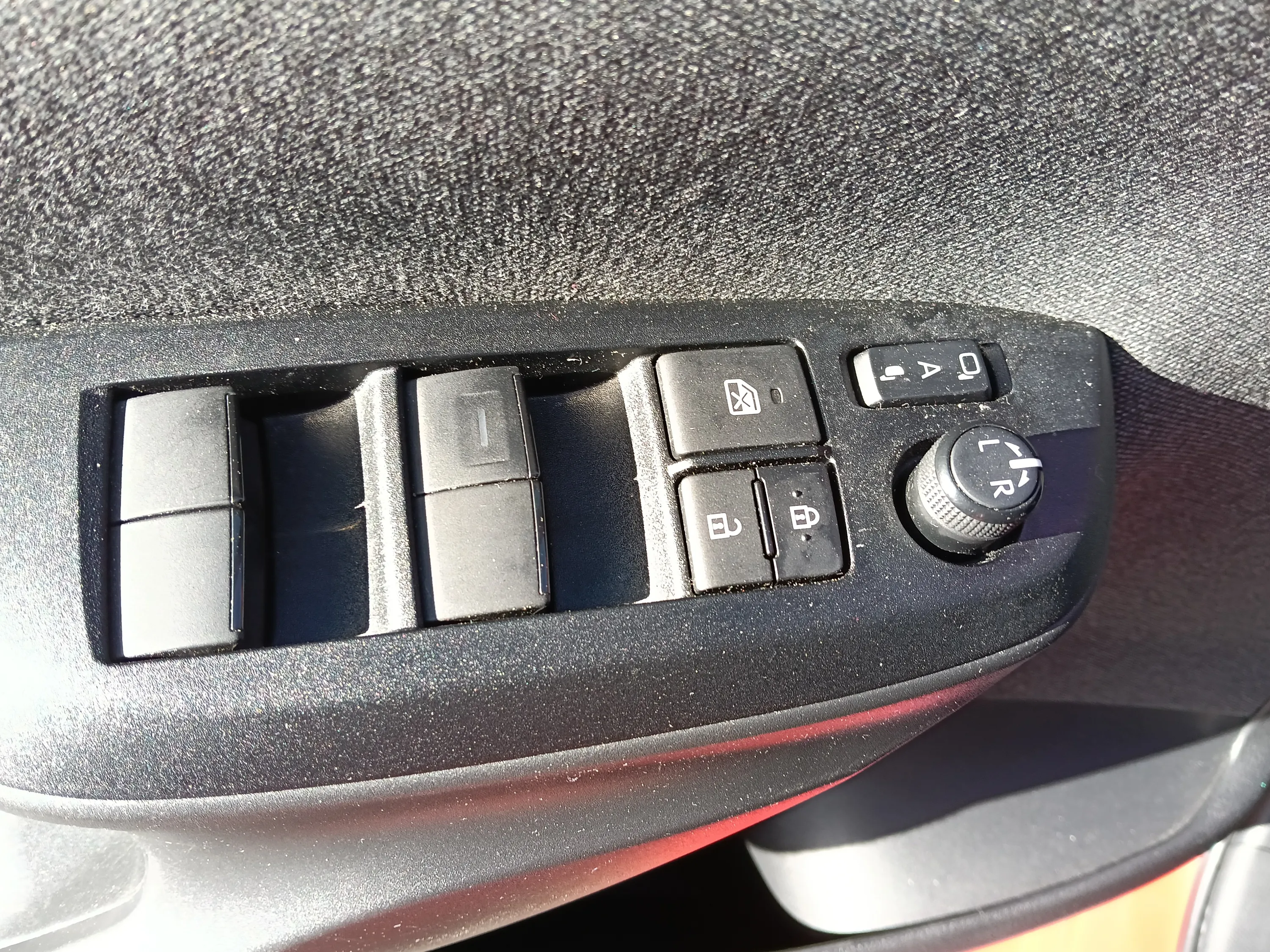 Toyota Yaris 1.5h Premiere 2020 — foto 18