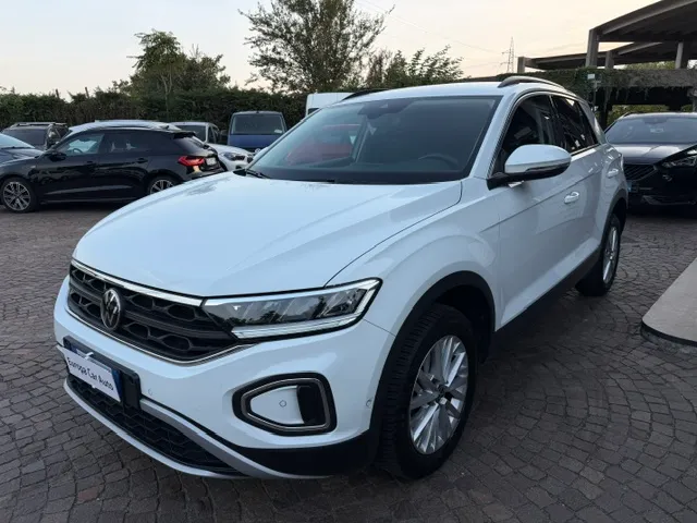 Volkswagen T-Roc 1.5 tsi Life dsg 2023 — foto 2