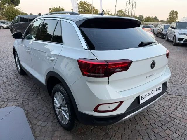 Volkswagen T-Roc 1.5 tsi Life dsg 2023 — foto 5
