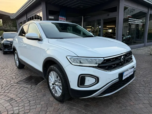 Volkswagen T-Roc 1.5 tsi Life dsg 2023 — foto 8
