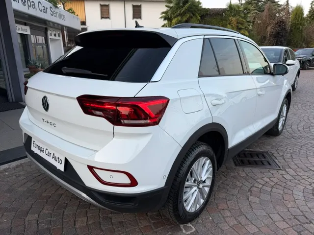 Volkswagen T-Roc 1.5 tsi Life dsg 2023 — foto 9
