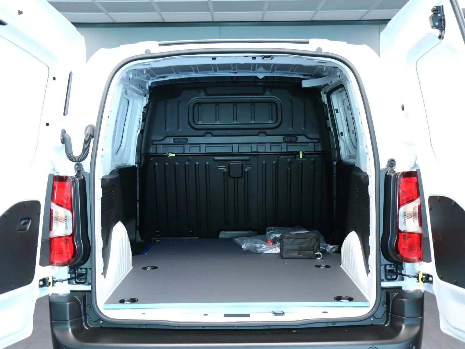 Citroen BERLINGO (3a Serie) 1.5 BlueHDi 100CV S&S VAN M 3 posti 2026 — foto 31