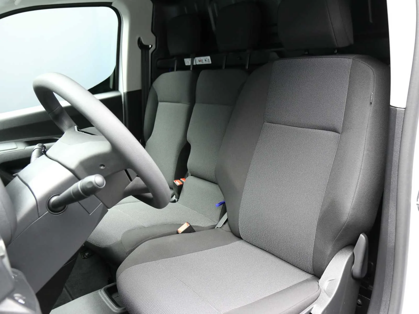 Citroen BERLINGO (3a Serie) 1.5 BlueHDi 100CV S&S VAN M 3 posti 2026 — foto 29