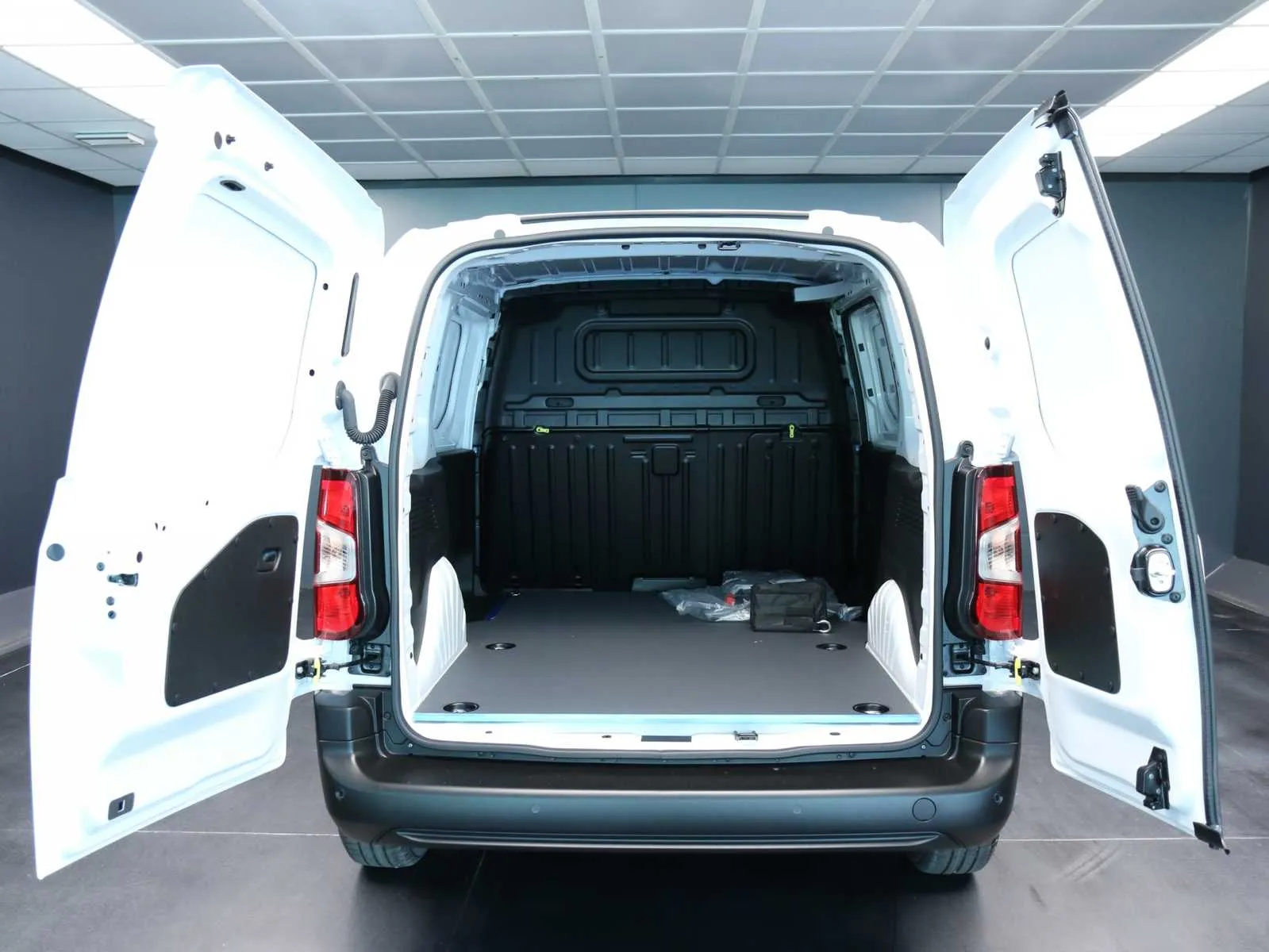 Citroen BERLINGO (3a Serie) 1.5 BlueHDi 100CV S&S VAN M 3 posti 2026 — foto 30