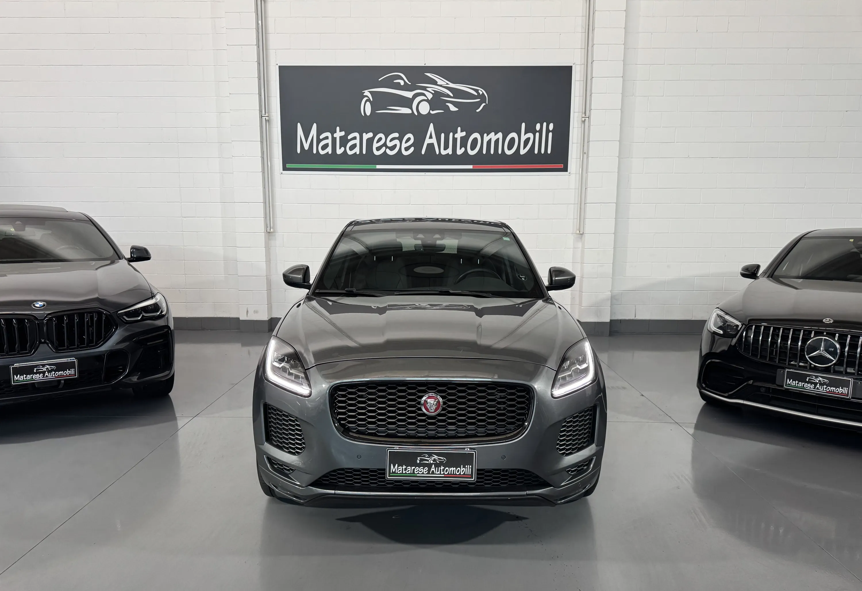 Jaguar E-Pace Chequered Flag D150 AWD 2.0cc 150cv Auto CarPlay 2020 — foto 2