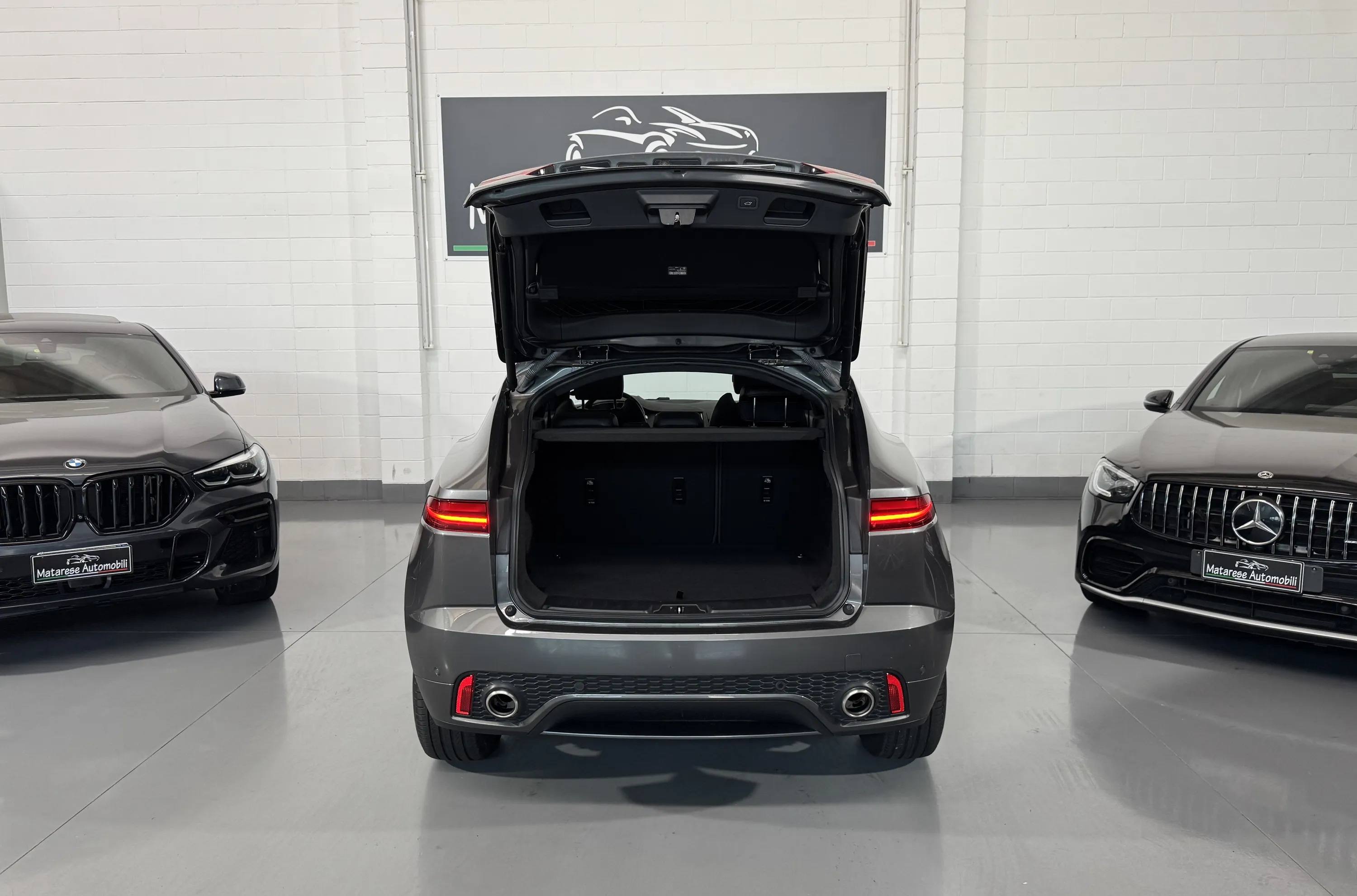 Jaguar E-Pace Chequered Flag D150 AWD 2.0cc 150cv Auto CarPlay 2020 — foto 6