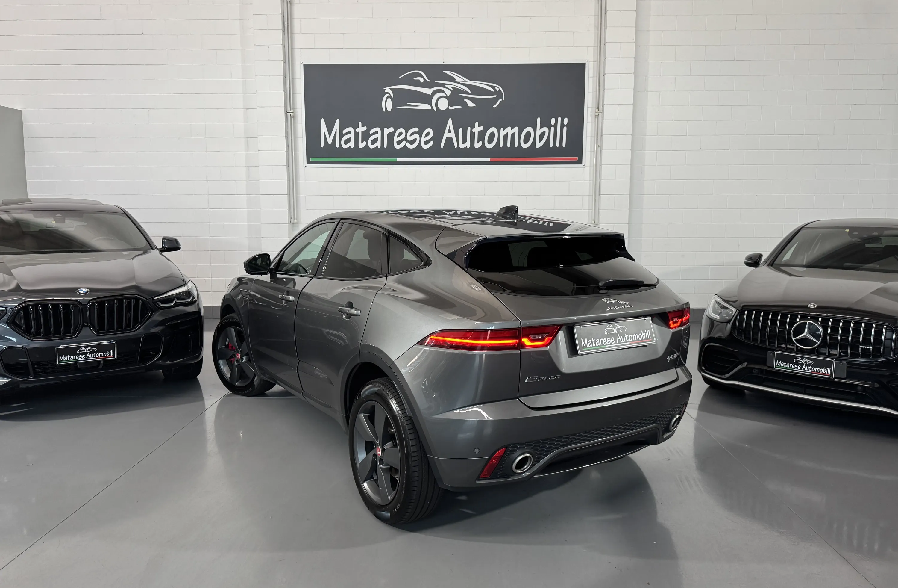Jaguar E-Pace Chequered Flag D150 AWD 2.0cc 150cv Auto CarPlay 2020 — foto 3