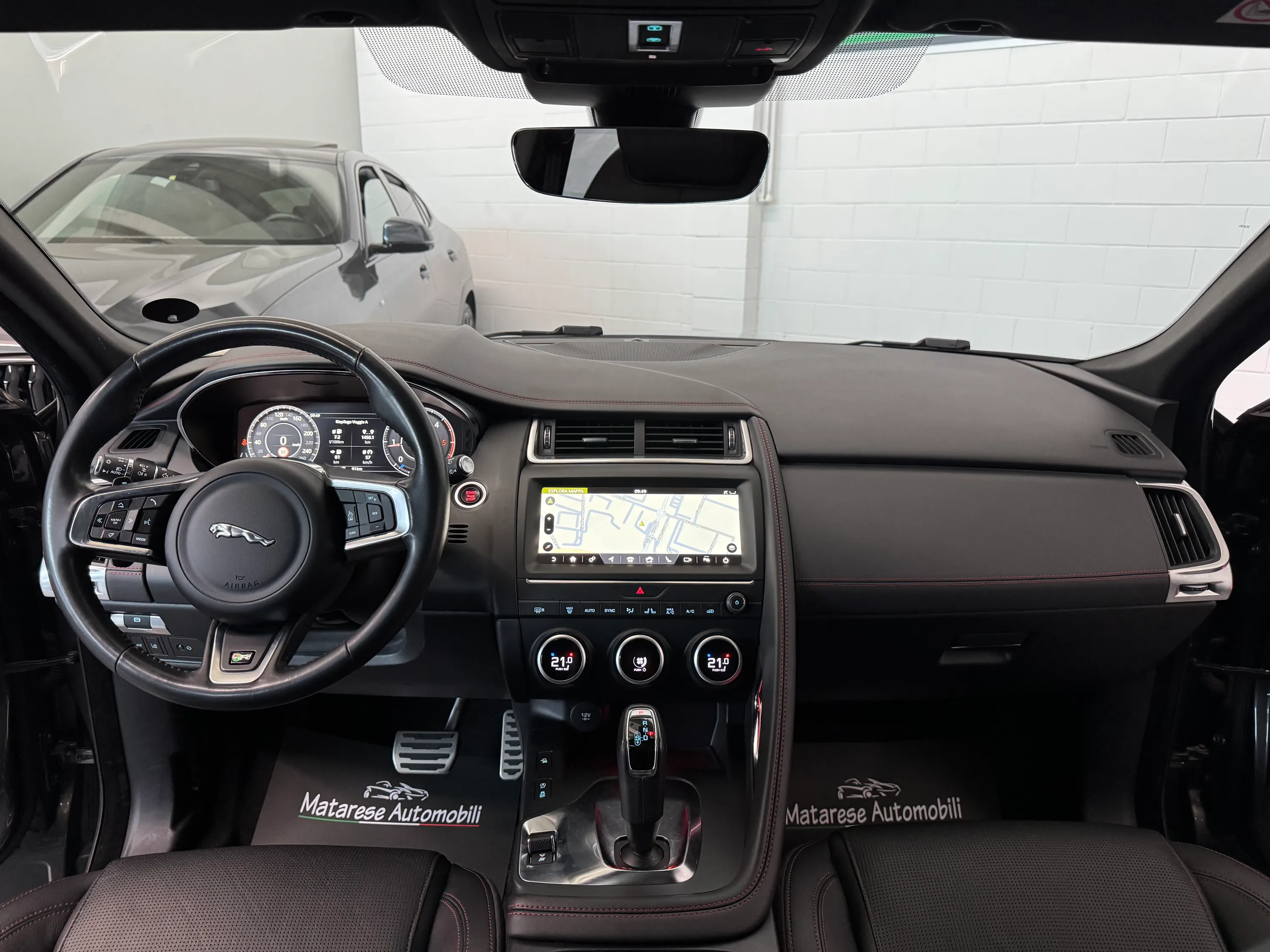 Jaguar E-Pace Chequered Flag D150 AWD 2.0cc 150cv Auto CarPlay 2020 — foto 12