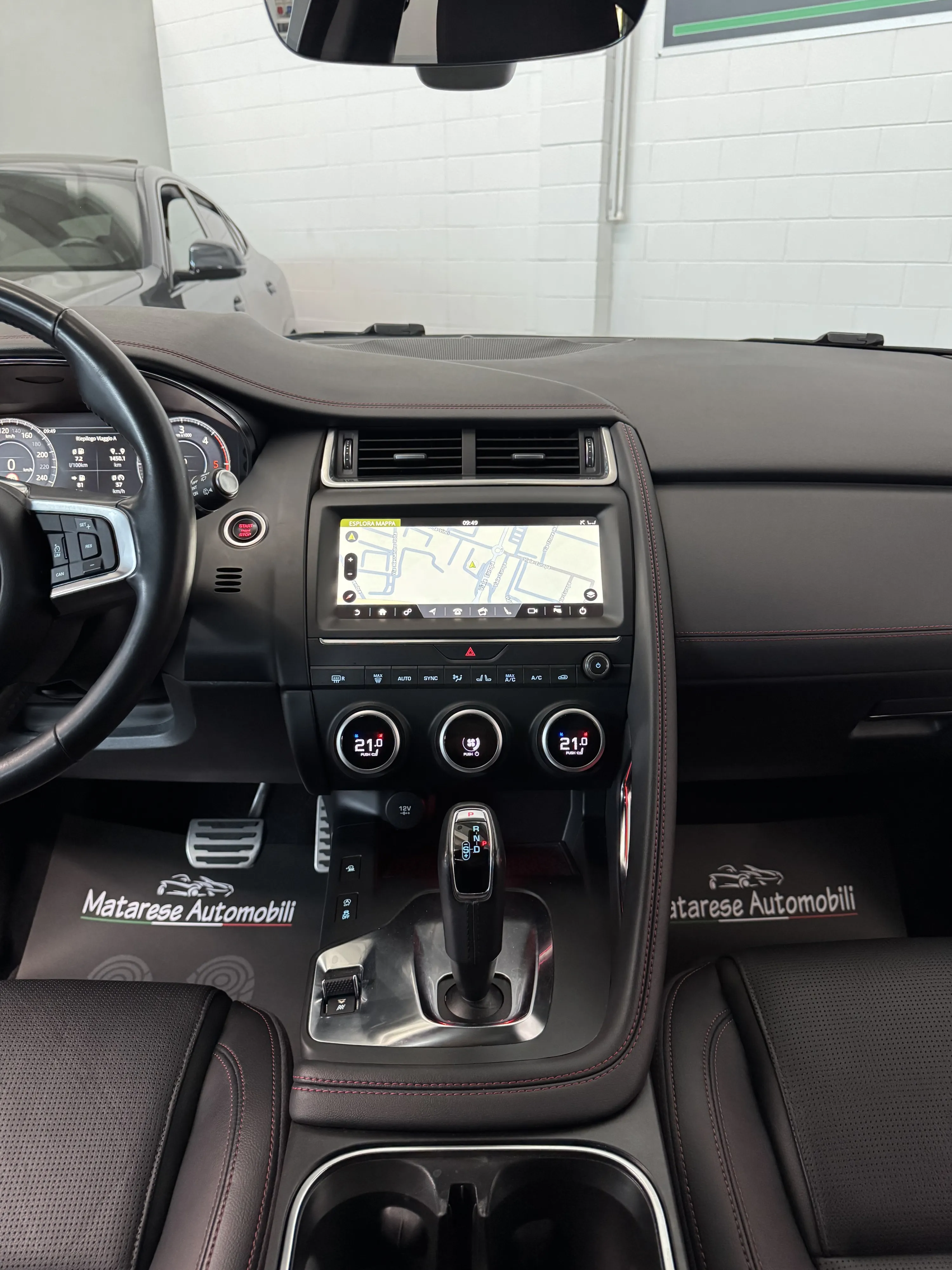 Jaguar E-Pace Chequered Flag D150 AWD 2.0cc 150cv Auto CarPlay 2020 — foto 13