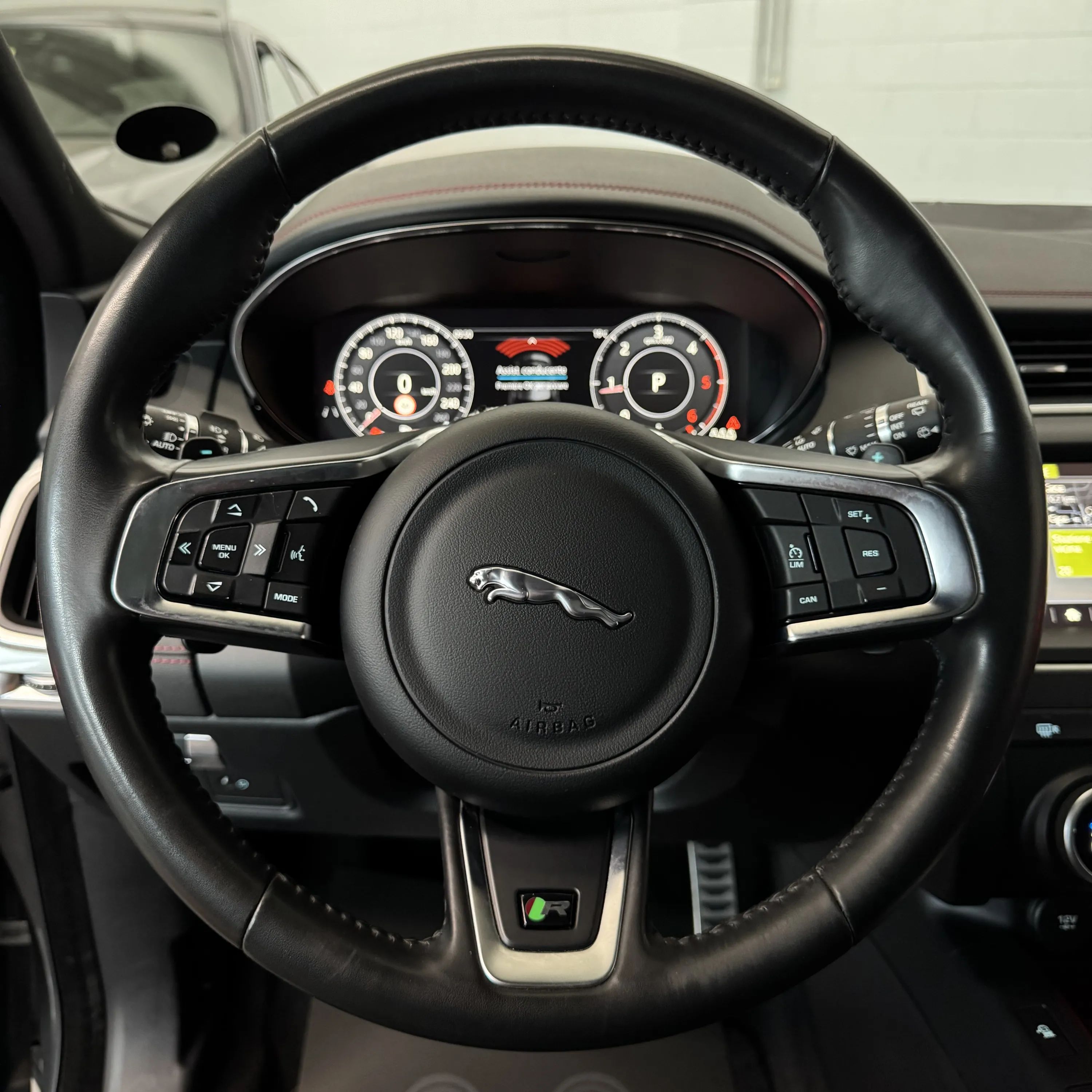 Jaguar E-Pace Chequered Flag D150 AWD 2.0cc 150cv Auto CarPlay 2020 — foto 14