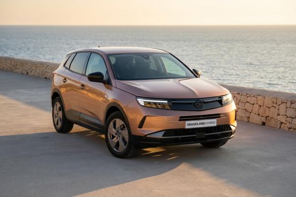 Opel Grandland 1.2 hybrid Edition 145cv e-dcs6