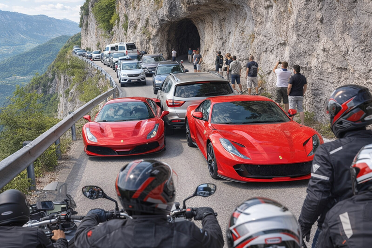 Supercar bloccate in montagna: ingorgo sulla strada del Menador
