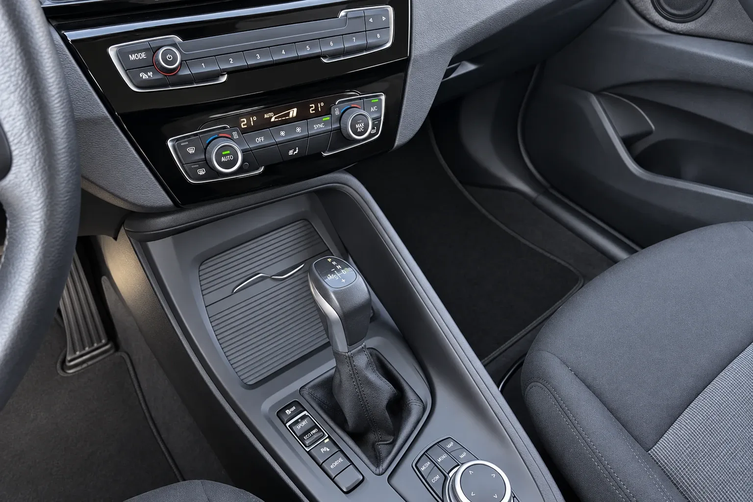 BMW X1 X Drive 25E Business Advantage automatico 2021 — foto 13