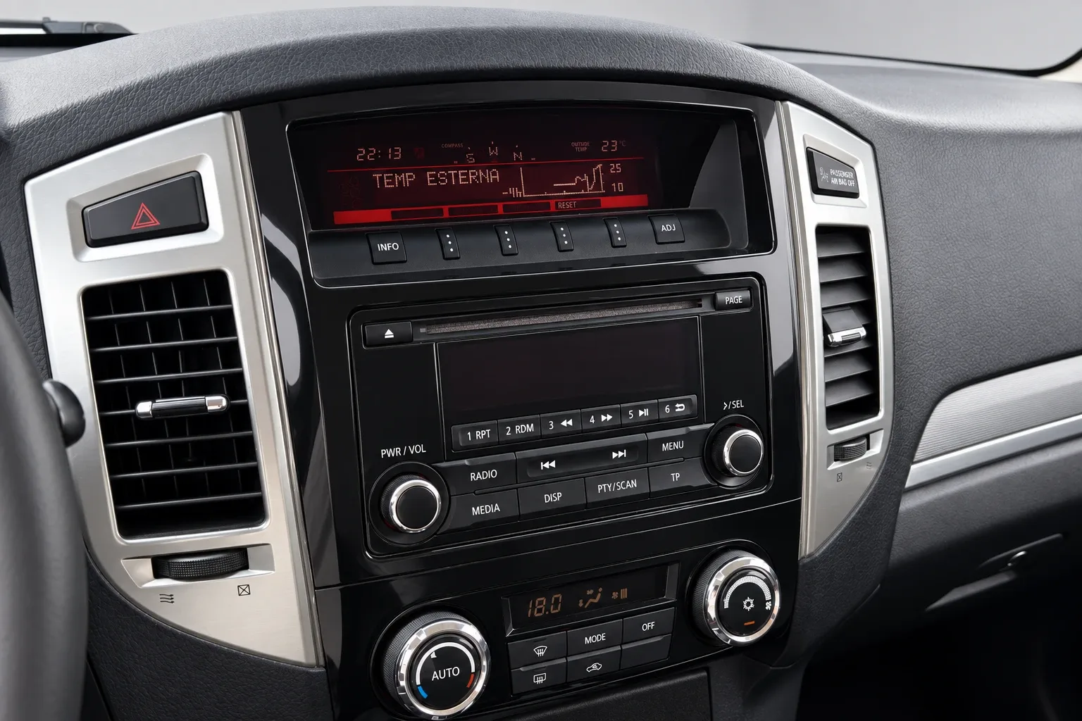 Mitsubishi Pajero 3.2 5p. 7 POSTI - GANCIO 2016 — foto 10