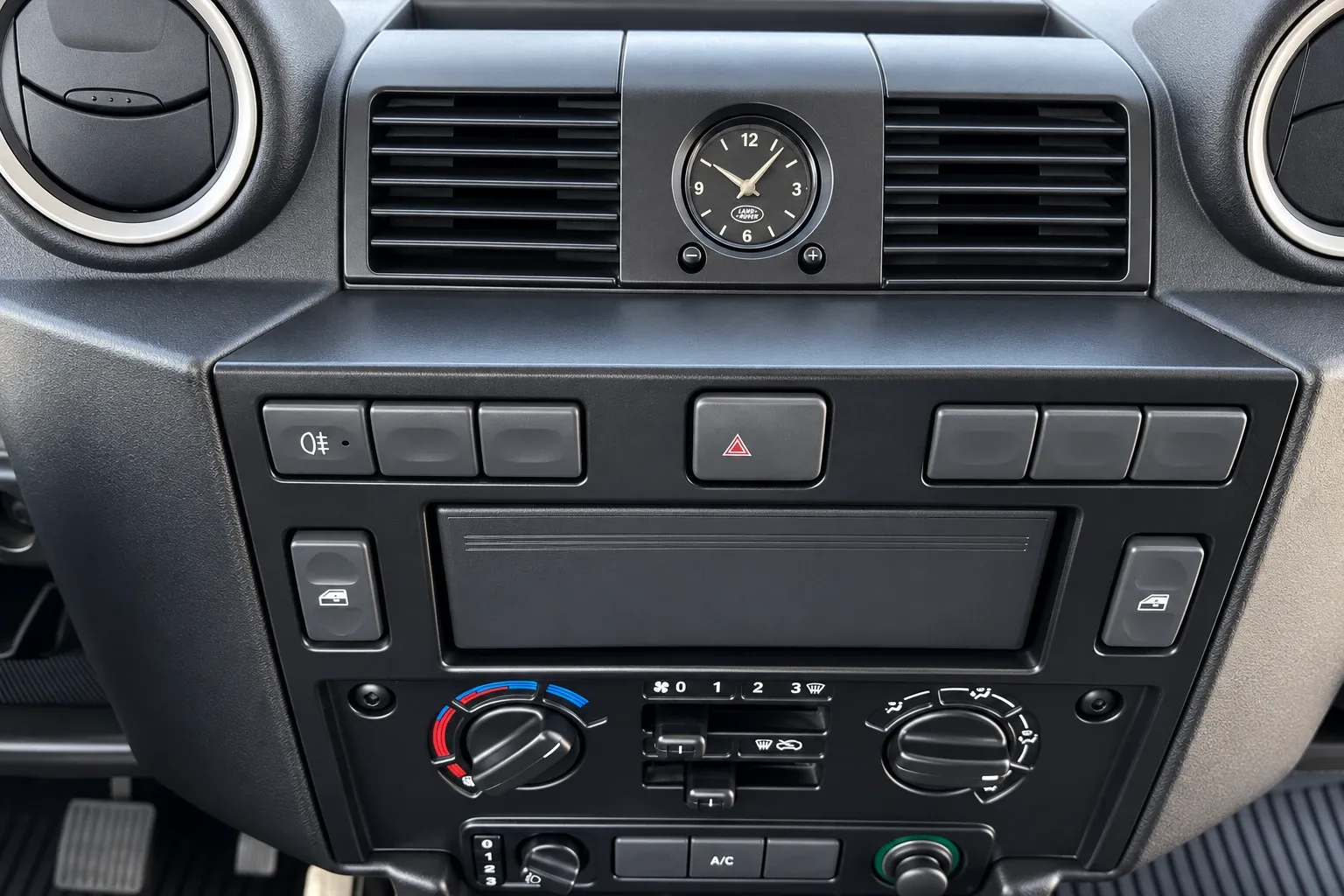 Land Rover Defender 2.2 TD4 110 PICK-UP 2012 — foto 11