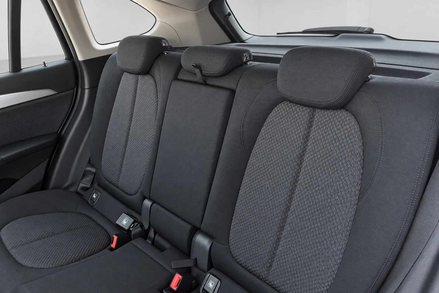 BMW X1 xdrive25e Business Advantage auto 2022 — foto 14