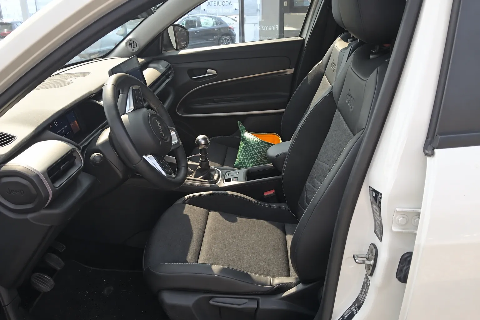 Jeep Avenger 1.2 turbo Summit fwd 100cv 2024 — foto 9