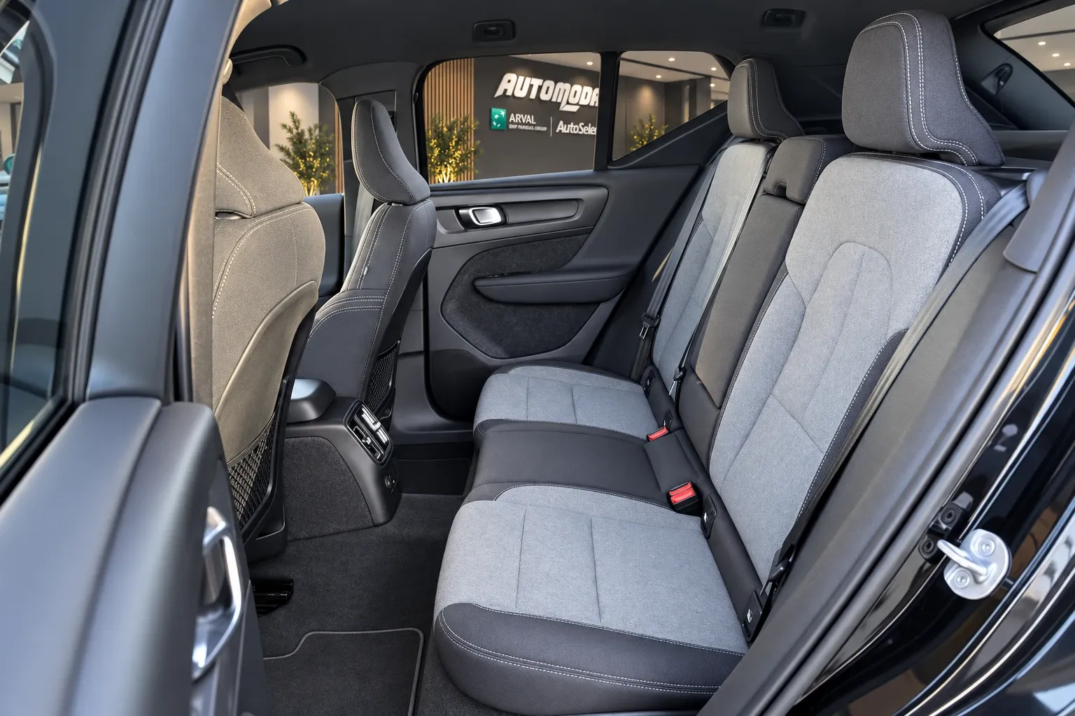 Volvo XC40 T5 Recharge Plug-in Hybrid automatico Core 2023 — foto 13