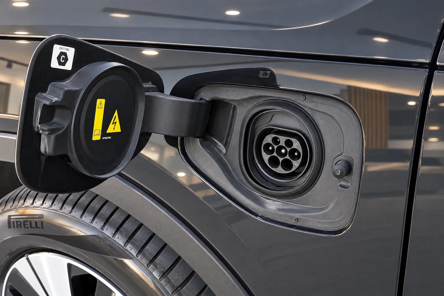 Volvo XC40 T5 Recharge Plug-in Hybrid automatico Core 2023 — foto 18