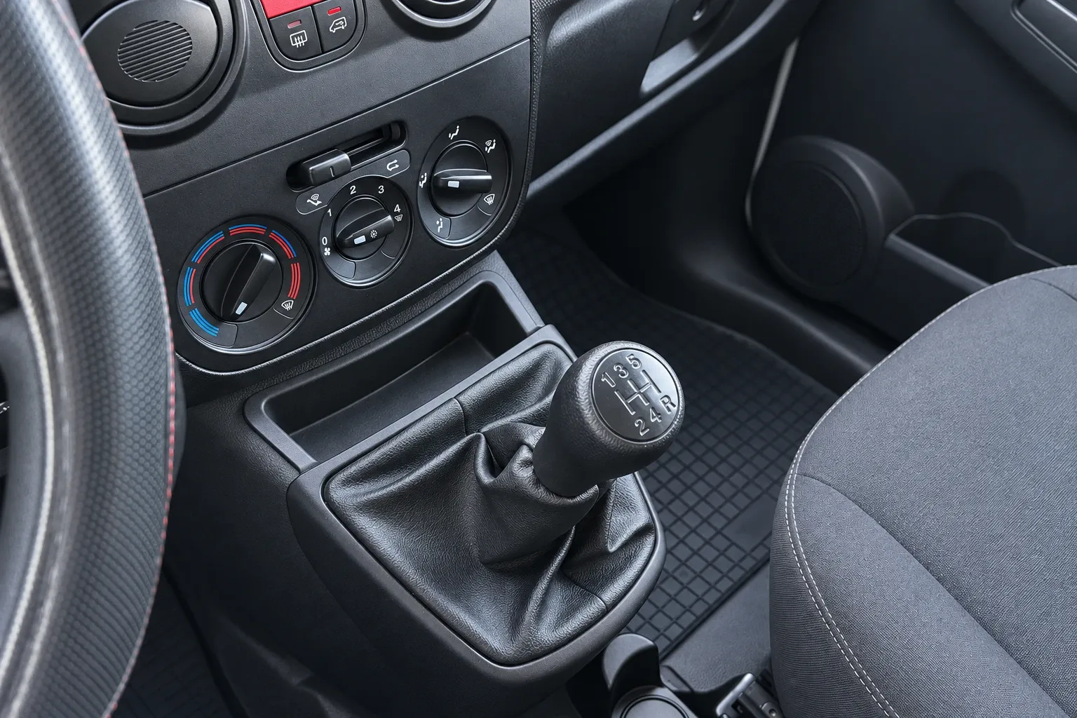 Fiat Fiorino cargo 1.3 mjt 95cv Adventure 2022 — foto 9