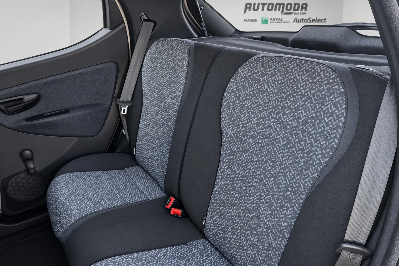 Lancia Ypsilon HYBRID SILVER 2023 — foto 16