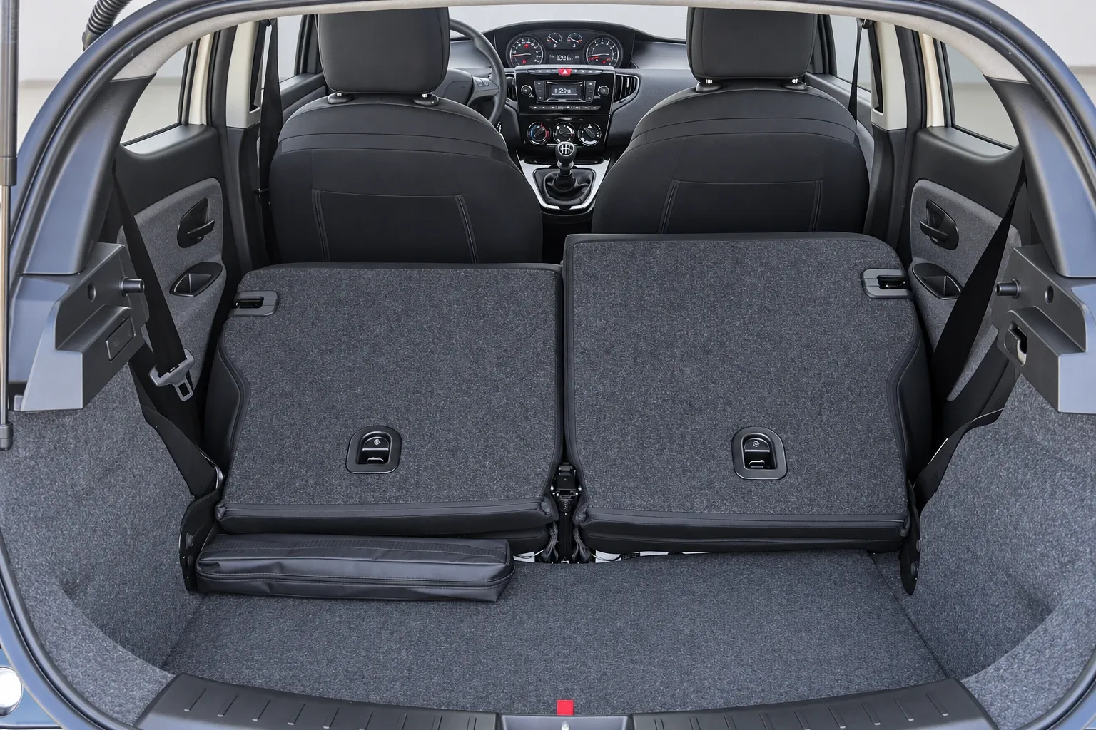 Lancia Ypsilon HYBRID SILVER 2023 — foto 18