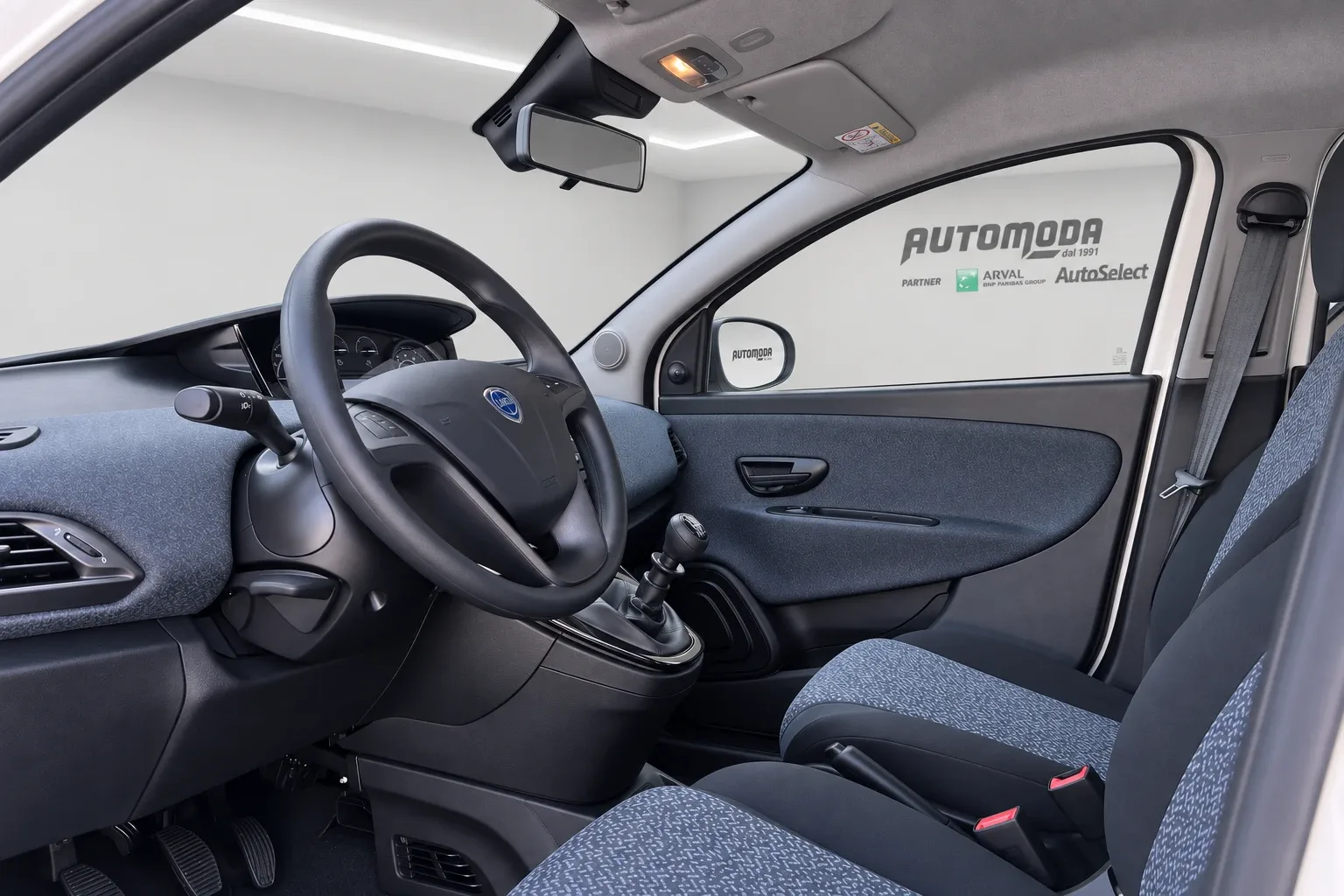Lancia Ypsilon HYBRID SILVER 2023 — foto 11