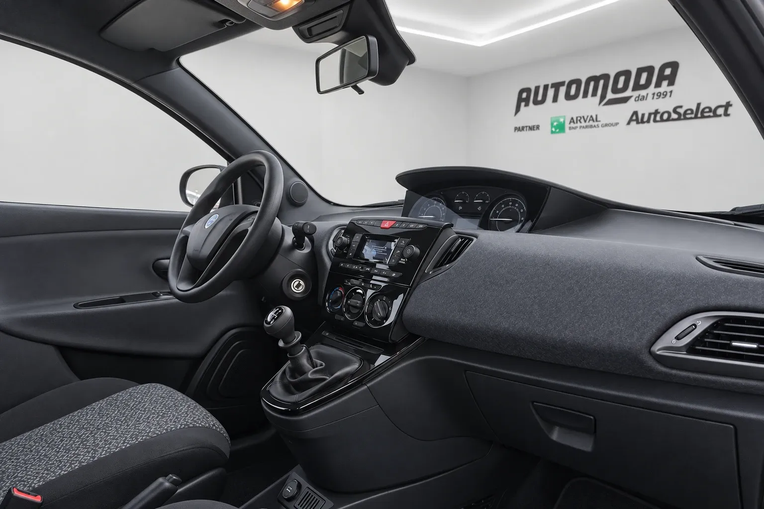 Lancia Ypsilon HYBRID SILVER 2023 — foto 9
