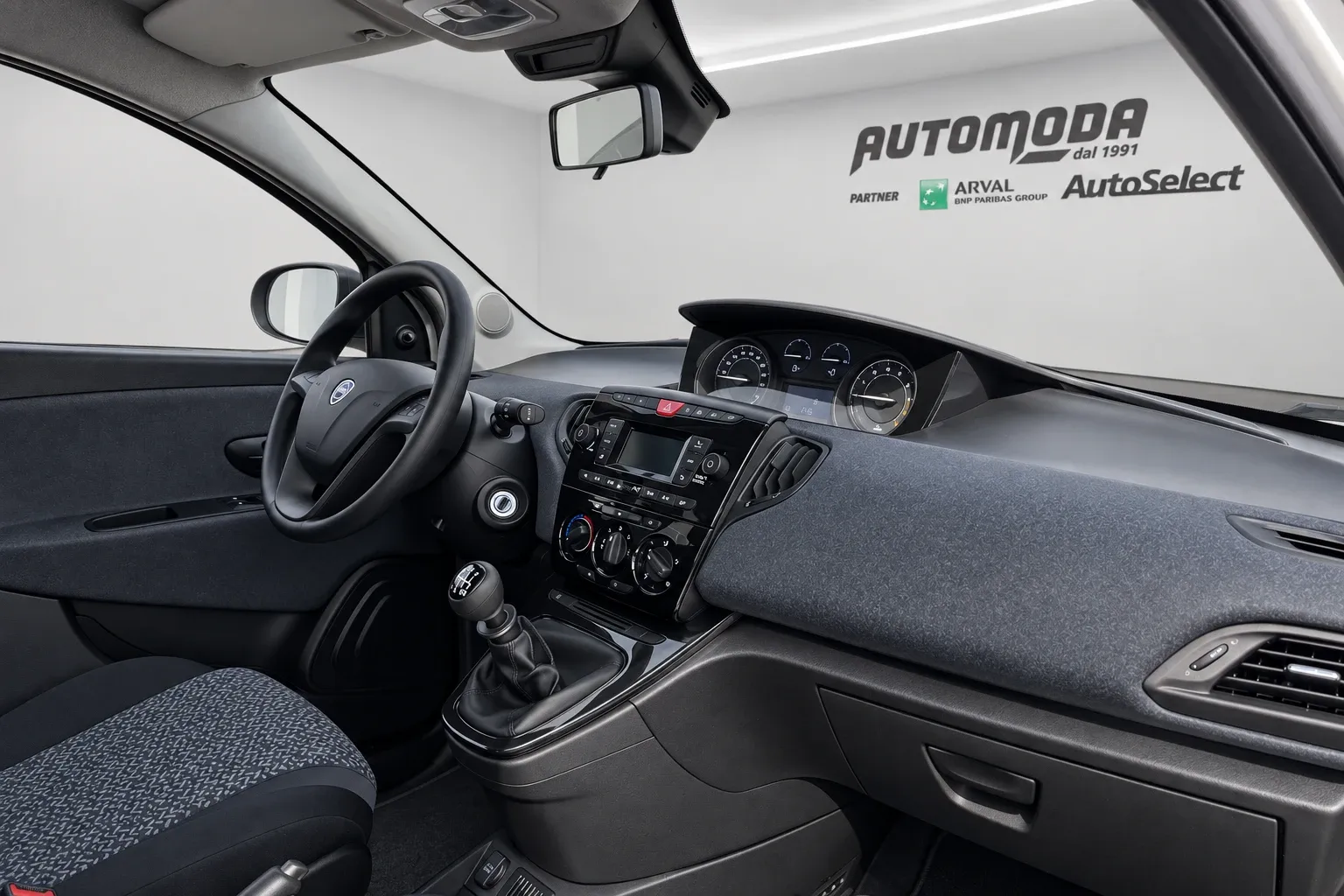 Lancia Ypsilon HYBRID SILVER 2023 — foto 8