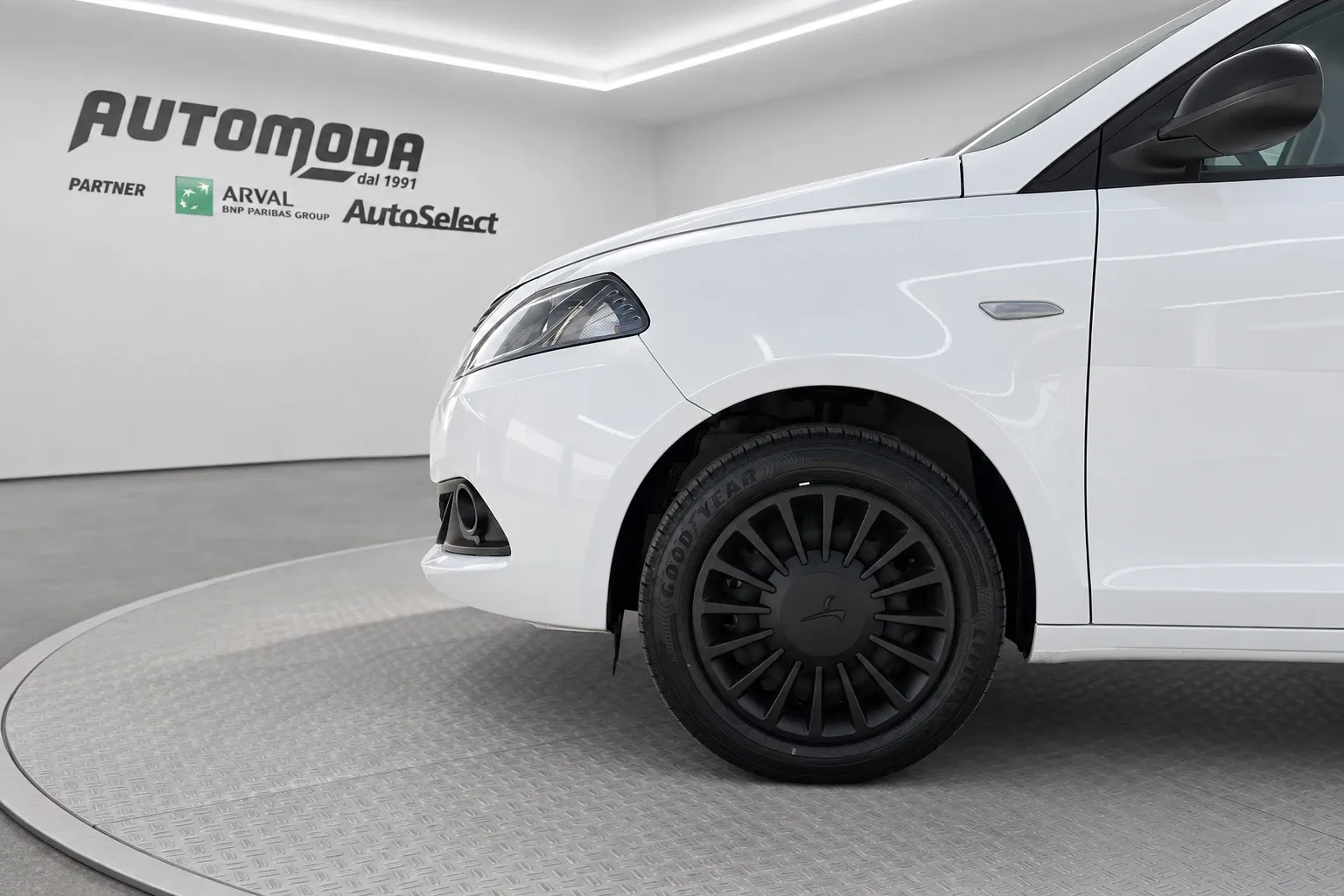 Lancia Ypsilon HYBRID SILVER 2023 — foto 18