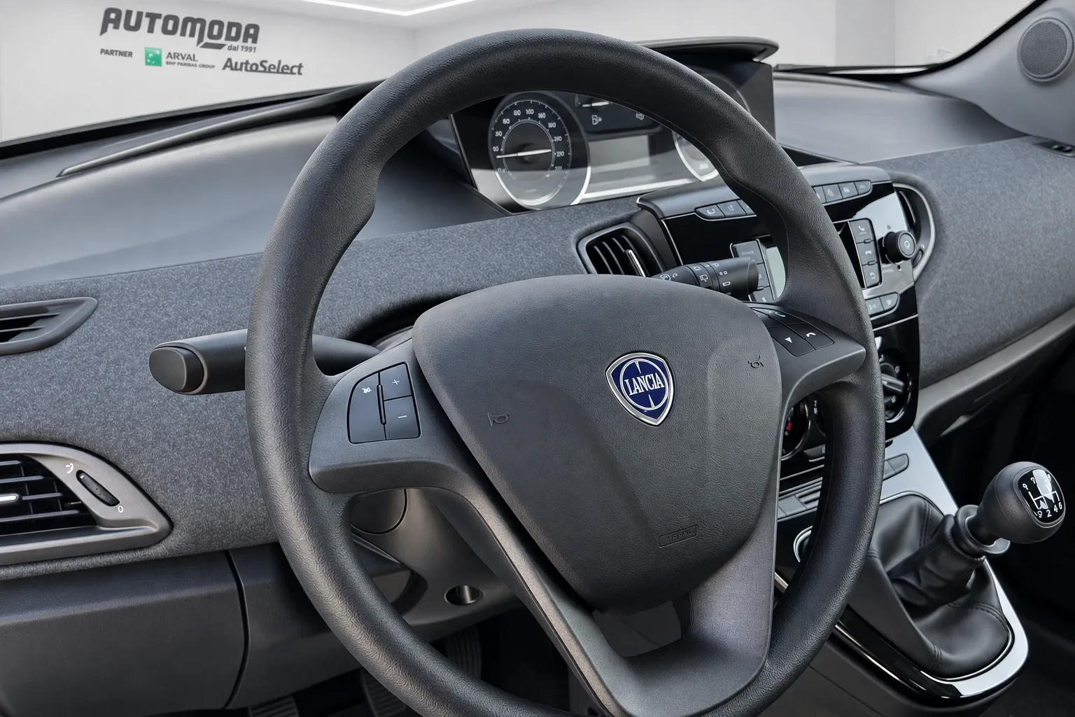 Lancia Ypsilon HYBRID SILVER 2023 — foto 12