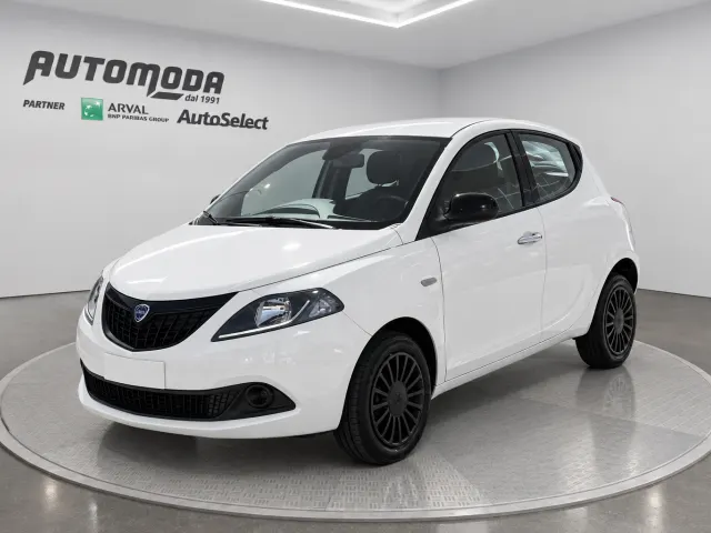 Lancia Ypsilon HYBRID SILVER