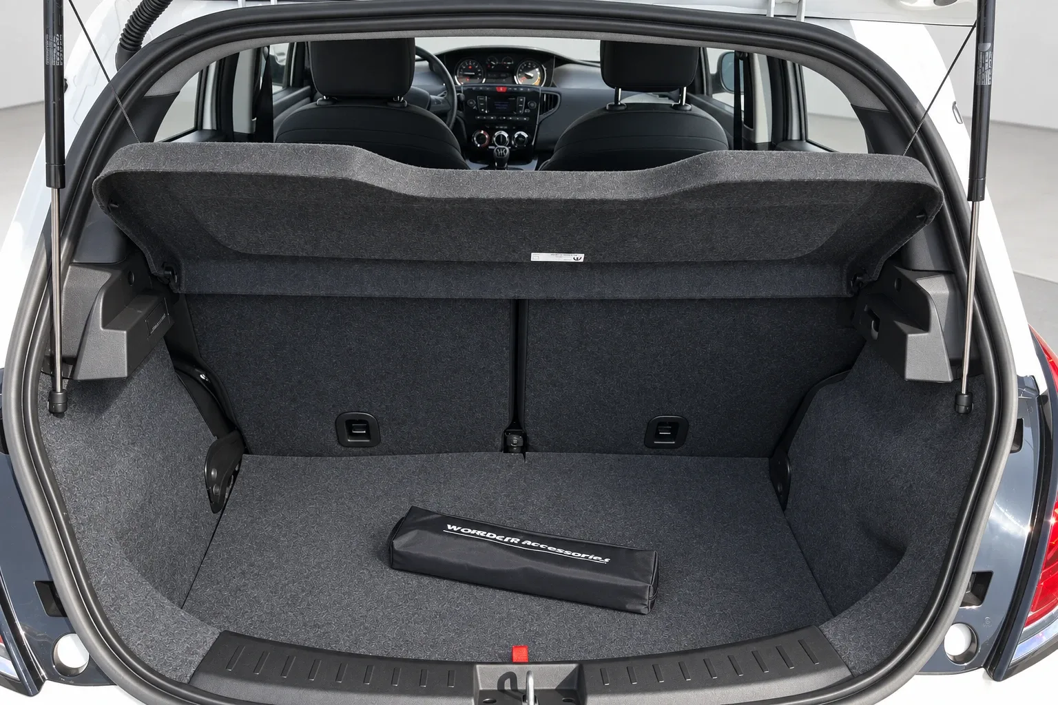 Lancia Ypsilon HYBRID SILVER 2023 — foto 17