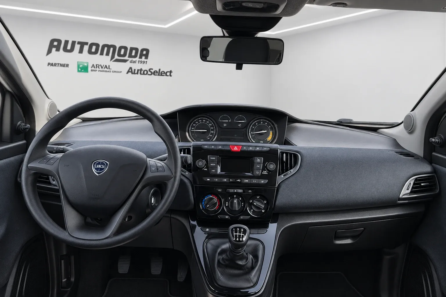 Lancia Ypsilon HYBRID SILVER 2023 — foto 10
