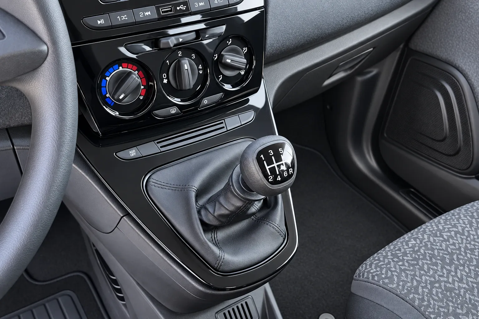 Lancia Ypsilon HYBRID SILVER 2023 — foto 14